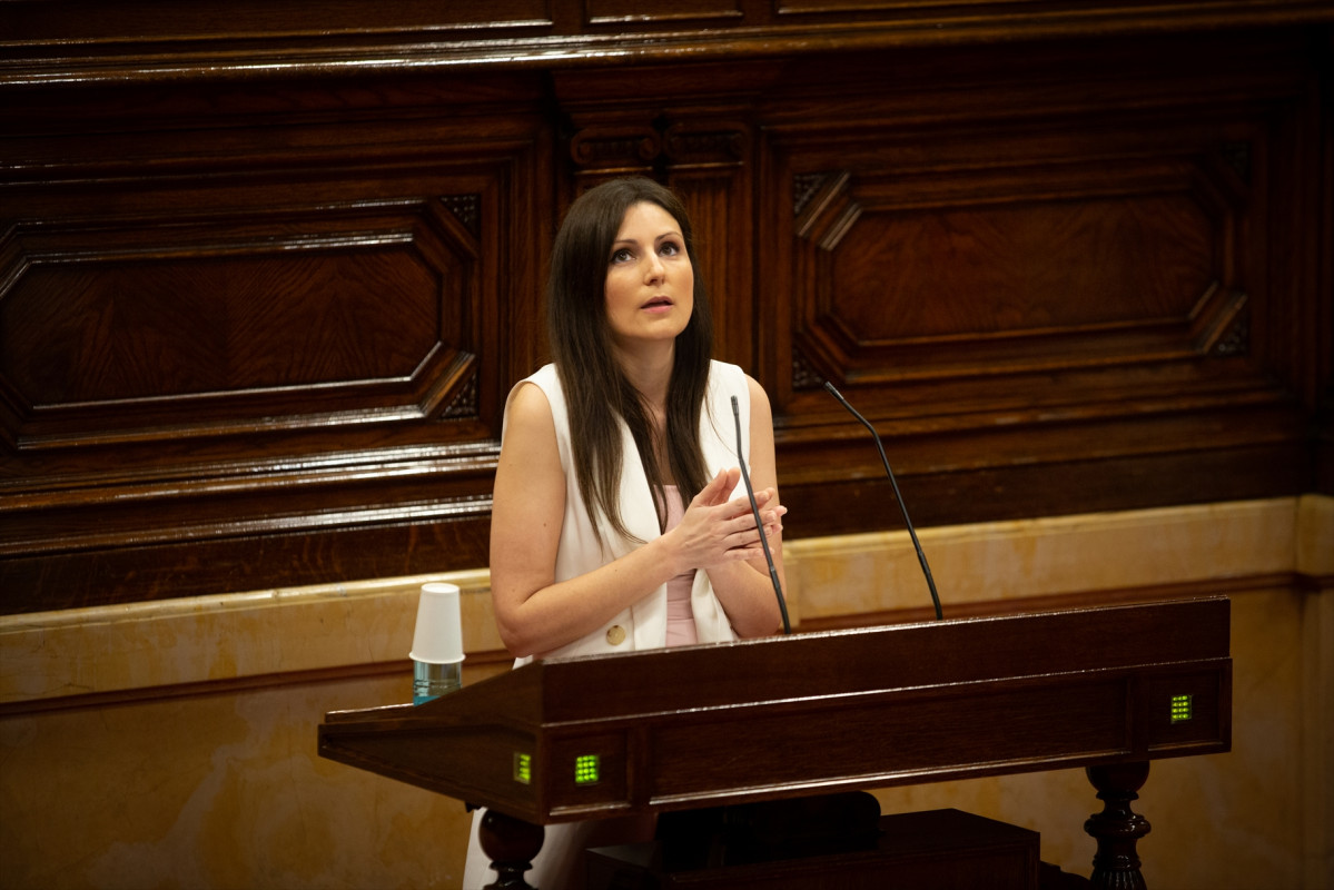 La portaveu de Ciutadans al Parlament, Lorena Roldán, intervé en una sessió plenària, al Parlament català, en la qual es debat la gestió de la crisi sanitària de l'COVID-19 i la reconstrucció de Catalunya davant l'impacte de la pandèmia, en Ba