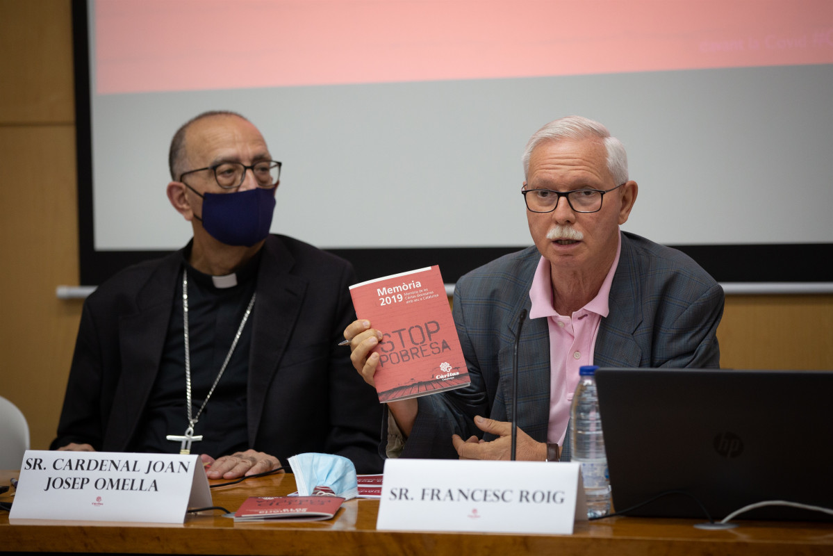 El Cardenal Arquebisbe de Barcelona, Juan José Omella; i el president de Càritas Catalunya, Francesc Roig; durant la presentació de la Memòria 2019 de l'entitat aquest dijous 10 de setembre, a Barcelona.