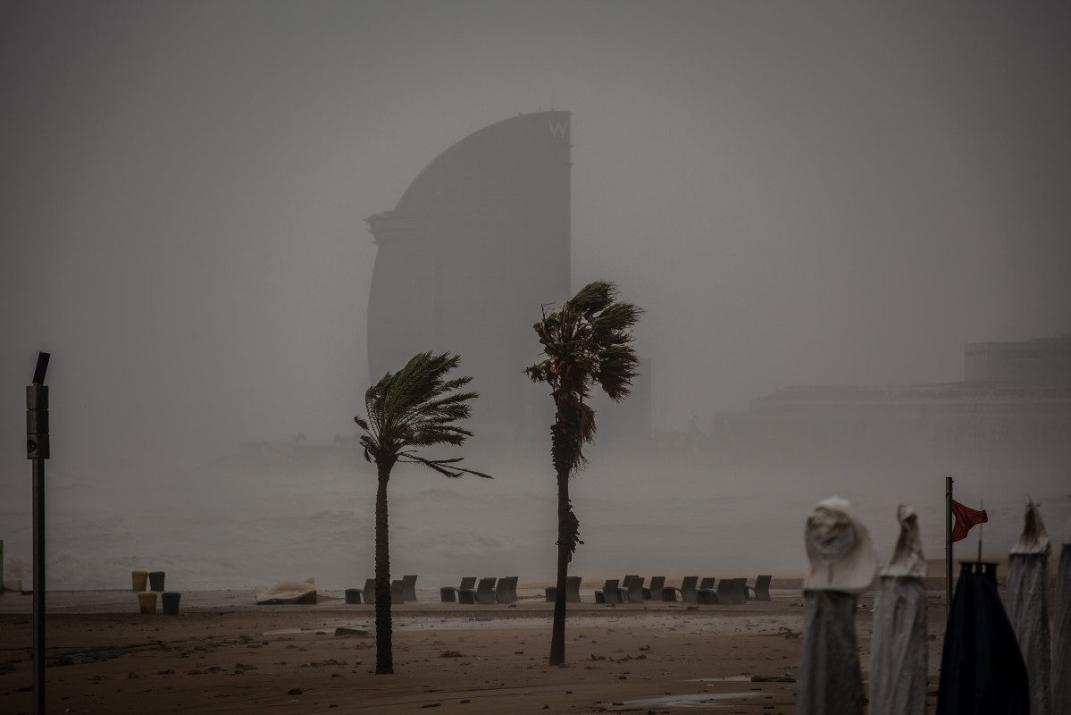 EuropaPress 2602922 imatge platja barceloneta pas borrasca glòria deixat fortes ratxes vent