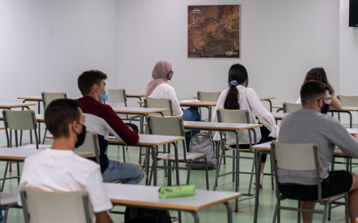 Alumnes del primer curs de l'Escola d'Enginyers de Sevilla a les aules habilitades on es compleix totes les mesures pel Covid-19. Sevilla a 28 de setembre 2020