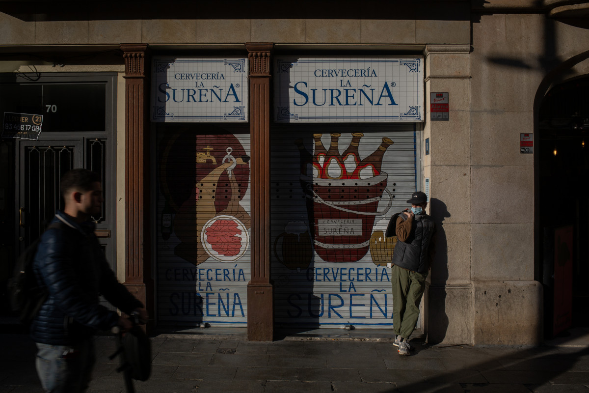 Cerveseria tancada després de l'entrada en vigor les noves restriccions decretades el passat dimecres 14 d'octubre per la Generalitat. Entre elles, es paralitza l'activitat durant dues setmanes en bar