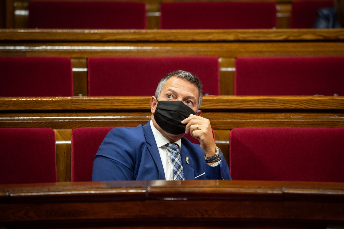 El nou conseller d'Interior, Miquel Sàmper, durant la primera sessió de control Govern en funcions al Parlament de Catalunya, a Barcelona, Catalunya, (Espanya), a 7 d'octubre.