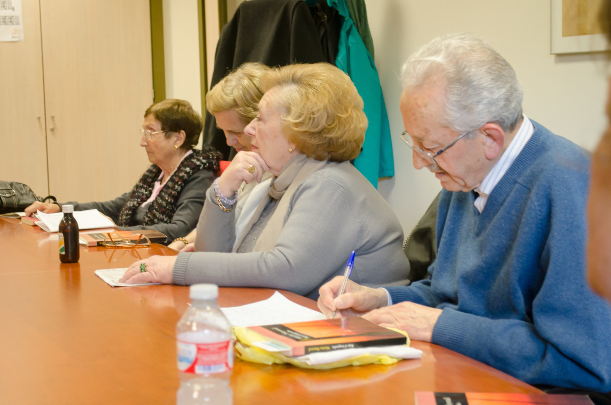 Gent gran, reunió de jubilats, xerrades de jubilats, lectura