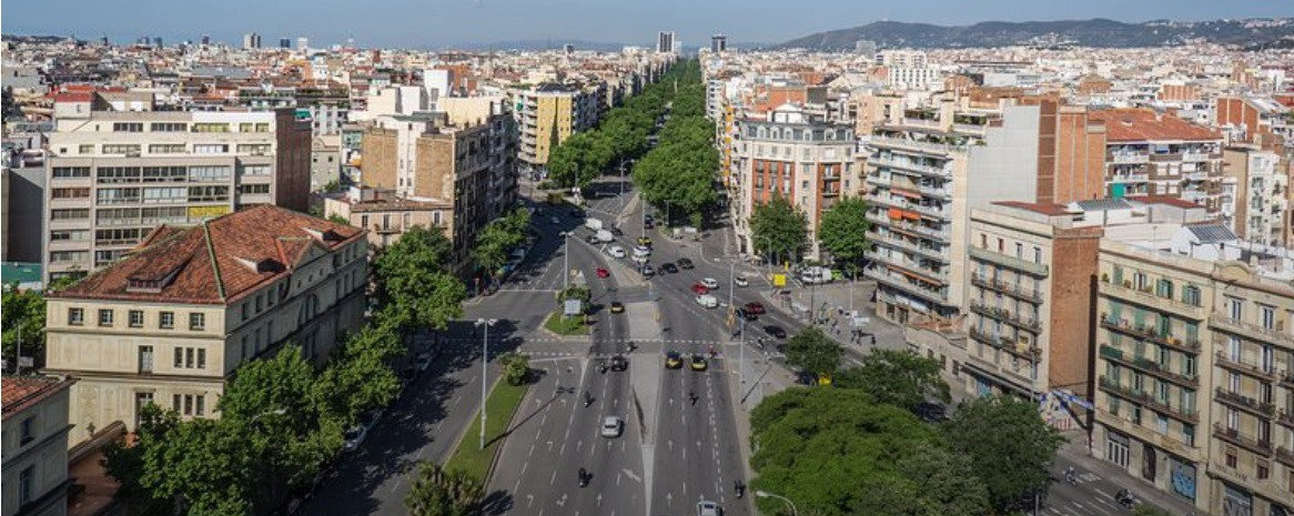 Carrer Aragó de Barcelona en el seu encreuament amb l'avinguda Diagonal