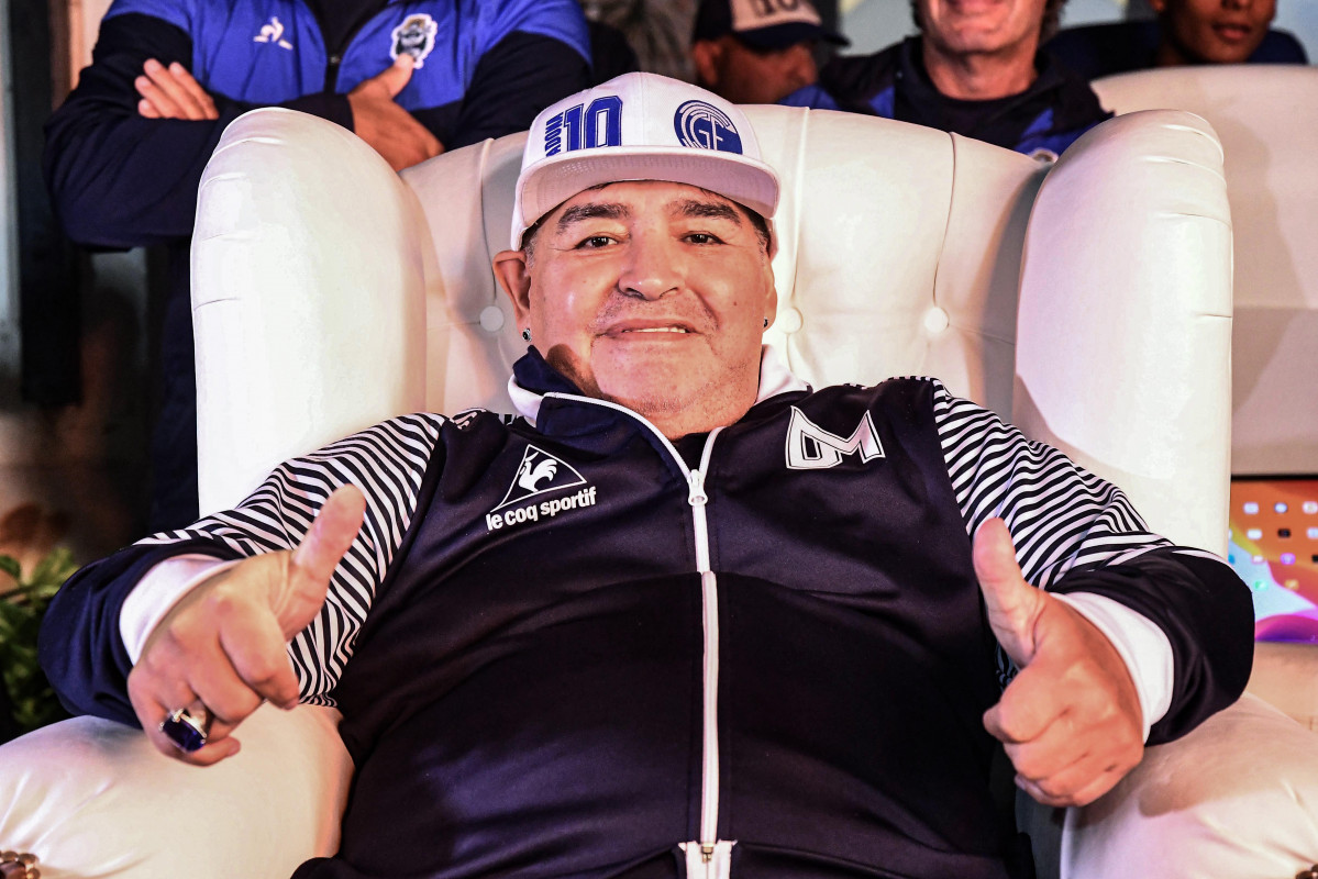 L'entrenador de Gimnàstica i Esgrimeixi La Plata, Diego Armando Maradona