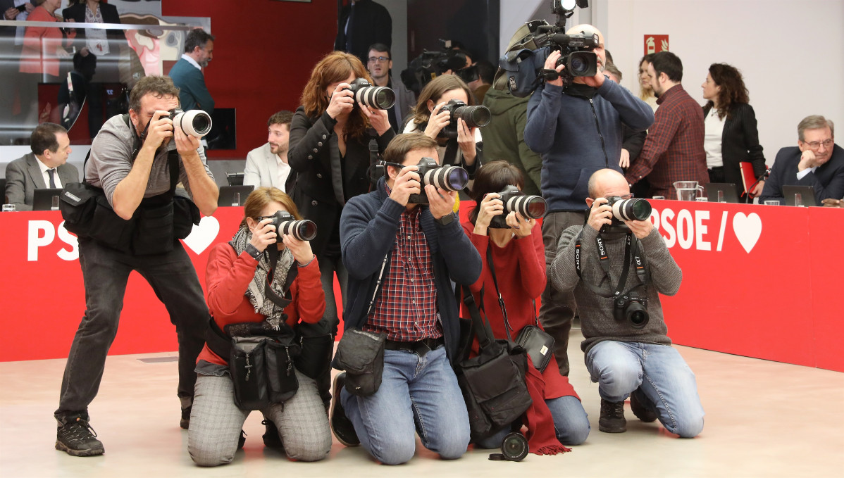 Fotoperiodistes treballant en la reunió de la Comissió Executiva Federal d'PSOE el passat mes de gener.