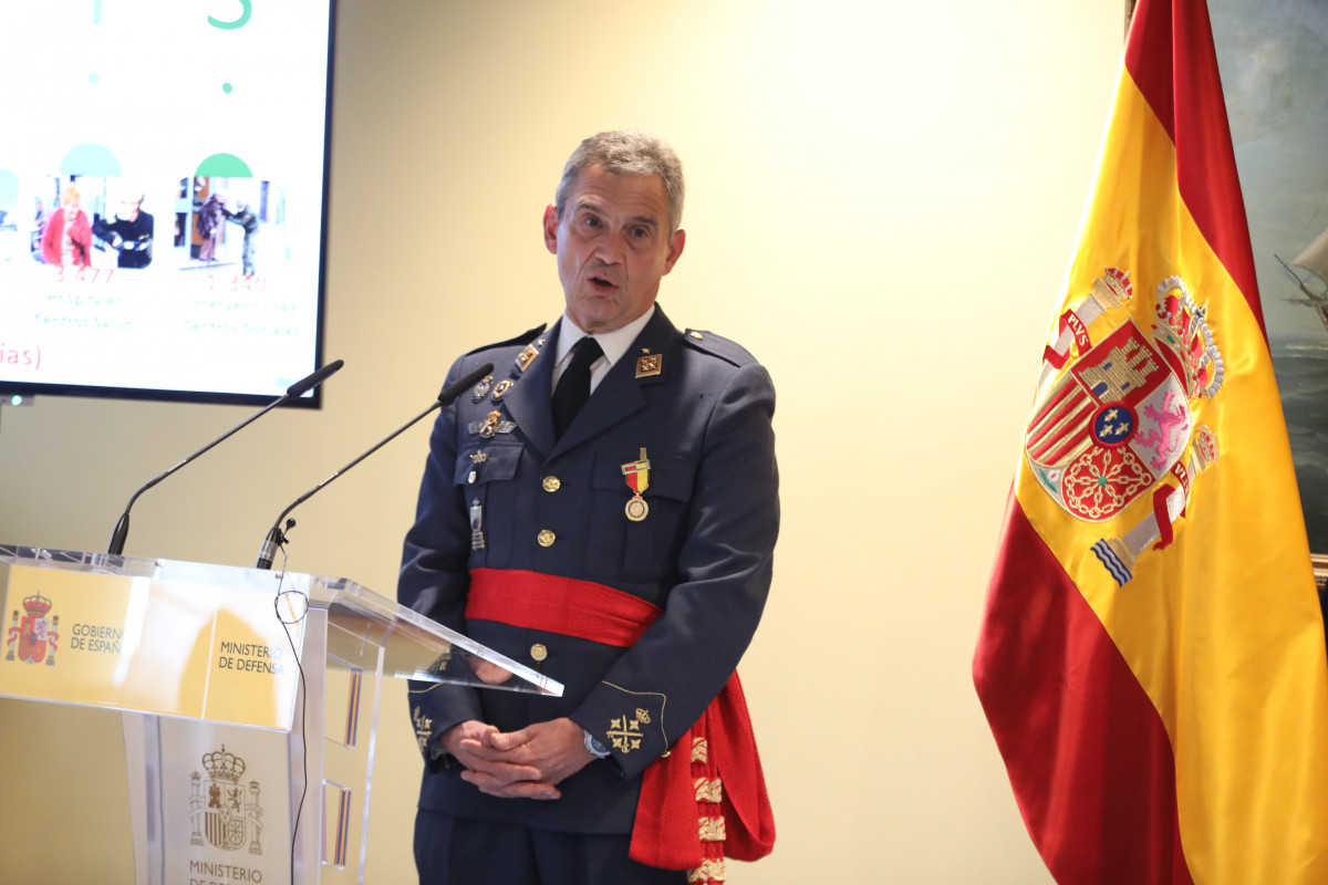 El cap d'Estat Major de la Defensa, Miguel Ángel Villarroya, durant l'acte d'imposició de la medalla 'Balmis' als alts comandaments militars que van coordinar les actuacions contra el Covid-19