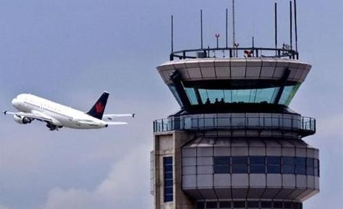 Treballadors d'Aena i Aeroports Espanyols i Navegació Aèria convoquen una concentració davant del Congrés contra la privatització