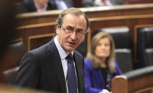 El Tribunal de Comptes imposa una fiança de mig milió a el ministre Alfonso Alonso