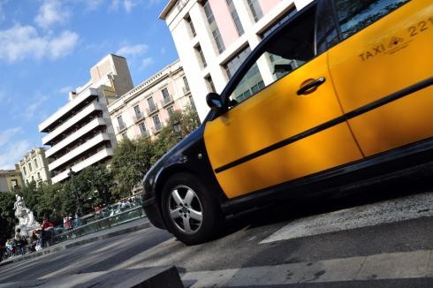 Els taxistes de Barcelona cobraran un euro per cada maleta a 2015