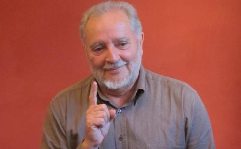 Julio Anguita surt de l'hospital de Salamanca després de ser donat d'alta