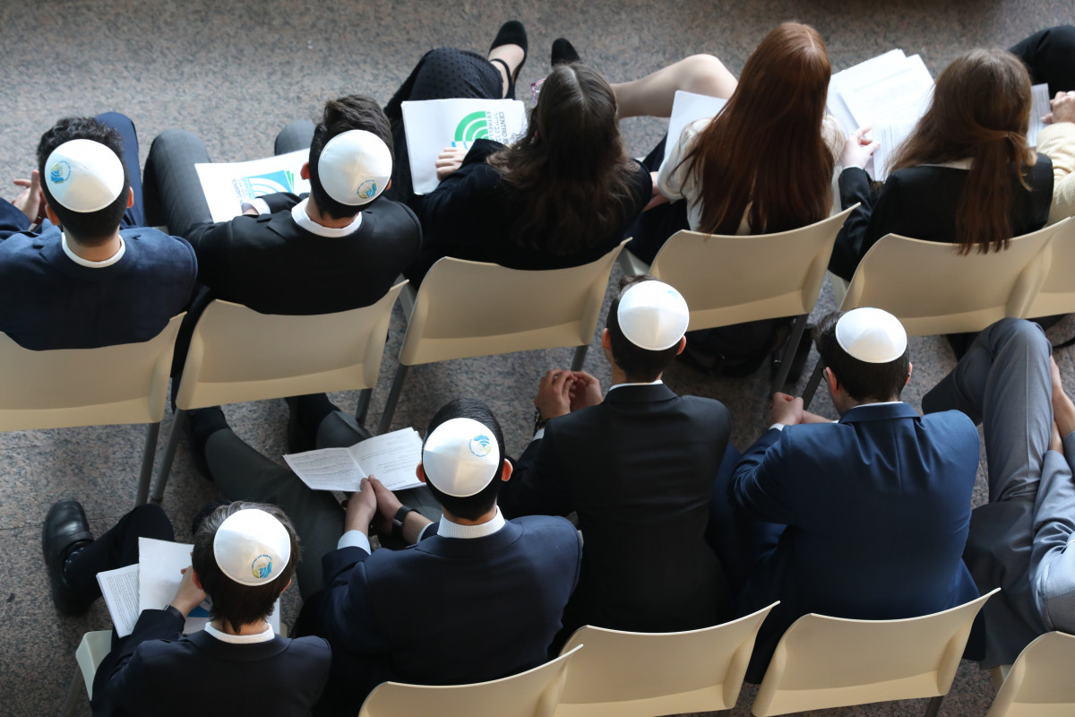 Membres de el Centre Ibn Gabirol, col·legi per a l'educació jueva a Madrid participen en l'acte del Dia Internacional de la Memòria de l'Holocaust, a 23 de gener de 2020.