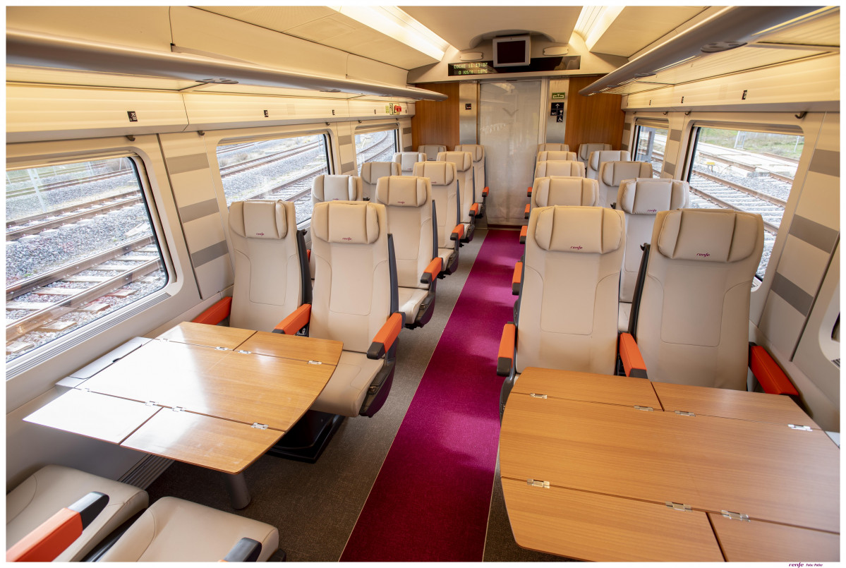 Arxiu - Interior de l'AVLO, el tren AVE low cost de Renfe