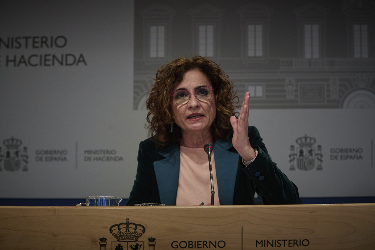 La ministra d'Hisenda i portaveu de Govern, María Jesús Montero, presenta els components sobre fiscalitat, lluita contra el frau fiscal i eficàcia de la despesa pública inclosos en el Pla de Recuperació, Transformació i Resiliència