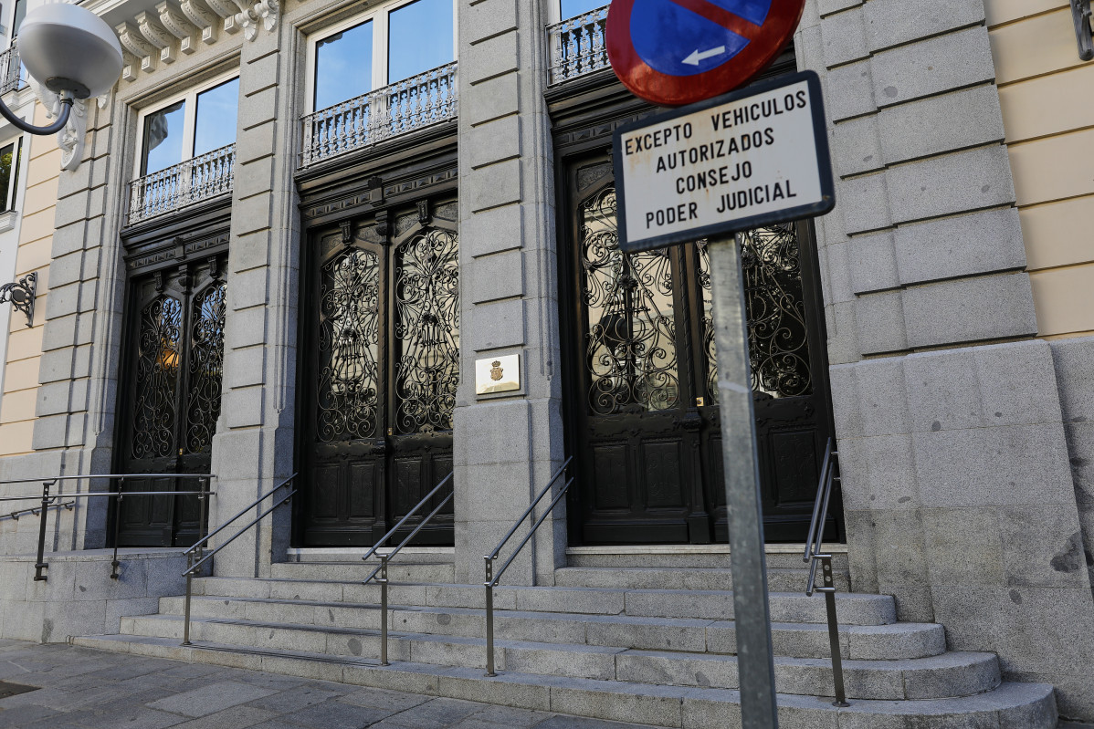 Arxiu - Entrada l'edifici de el Consell General de Poder Judicial (CGPJ).