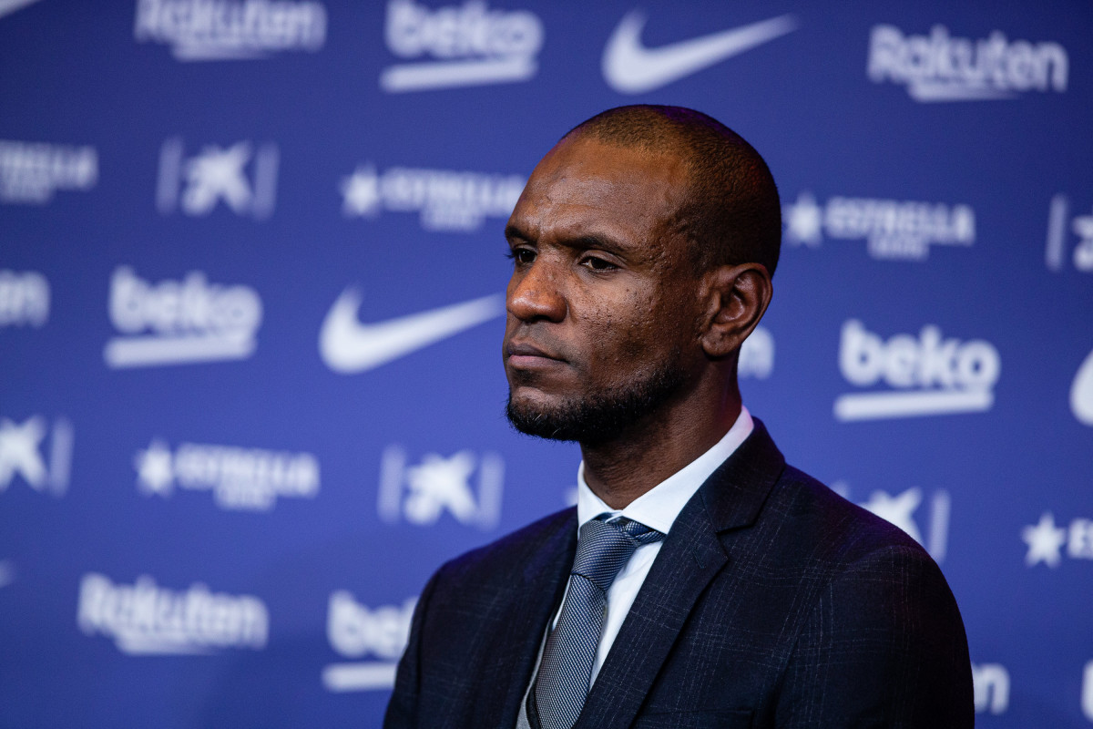 Arxiu - Eric Abidal durant una roda de premsa del FC Barcelona