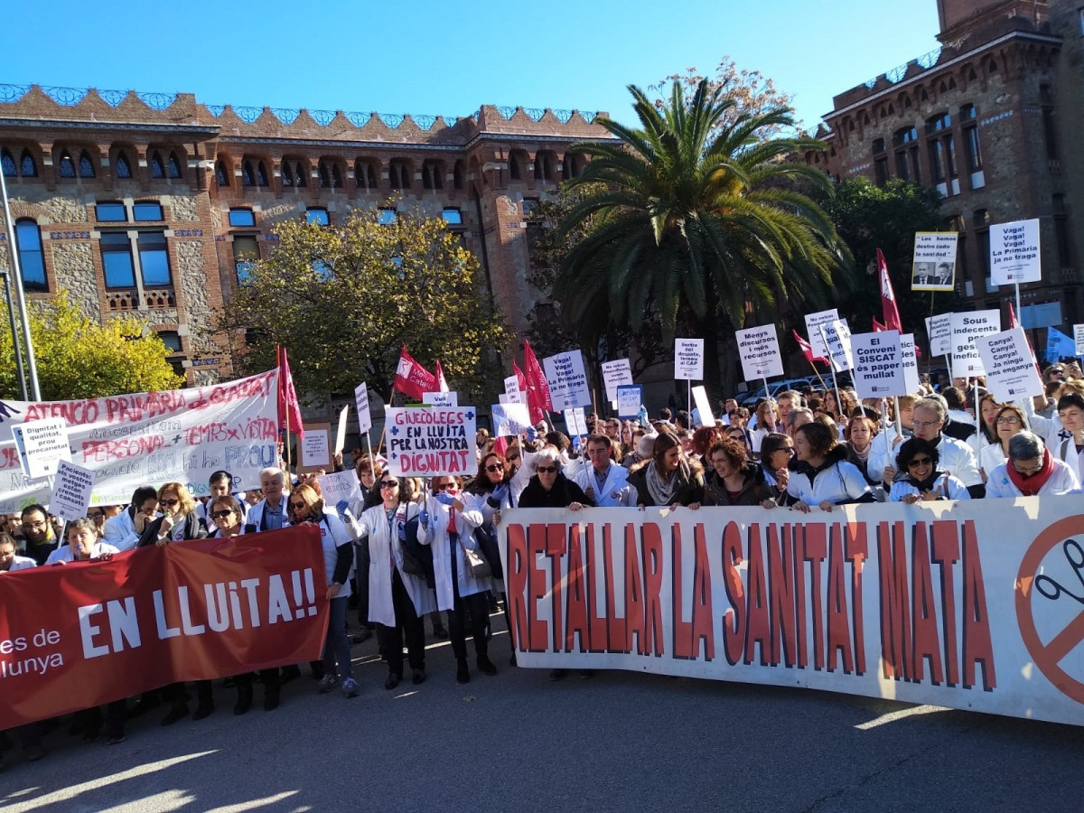 Archivo - Imagen de archivo de la manifestación de médicos ante la Conselleria de Salud durante la huelga de 2018