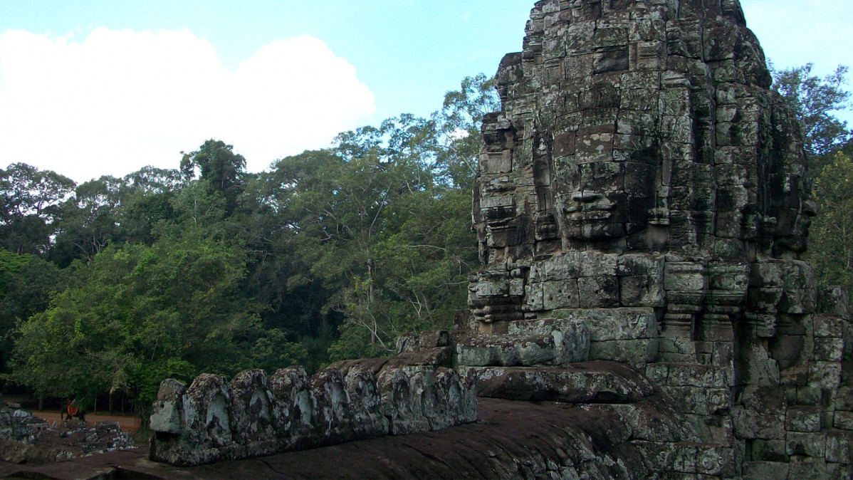 7. Cares Bayon