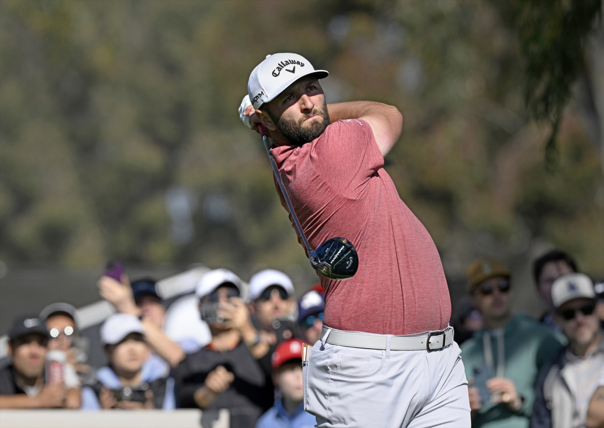 EuropaPress 4999785 19 february 2023 us pacific palisades espanyol golfer jon rahm tees off