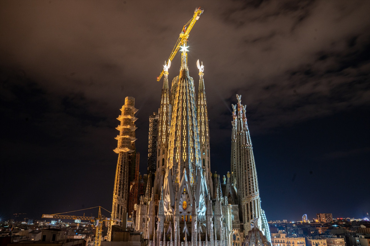 EuropaPress 4874620 acte il·luminació torres evangelistes llums marcs basílica sagrada família