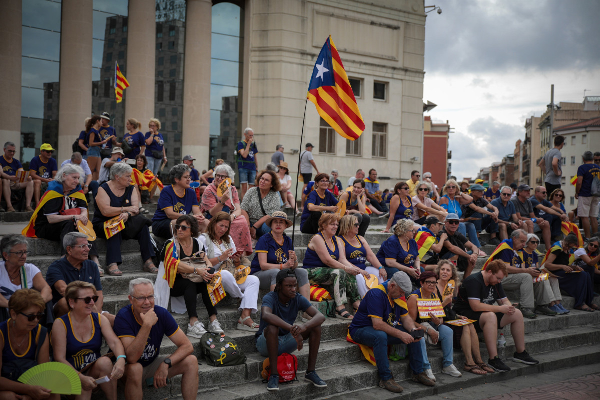 Diada.- Arranquen 2 de les 4 columnes de la manifestació de l'ANC sota el lema 'Via fora'