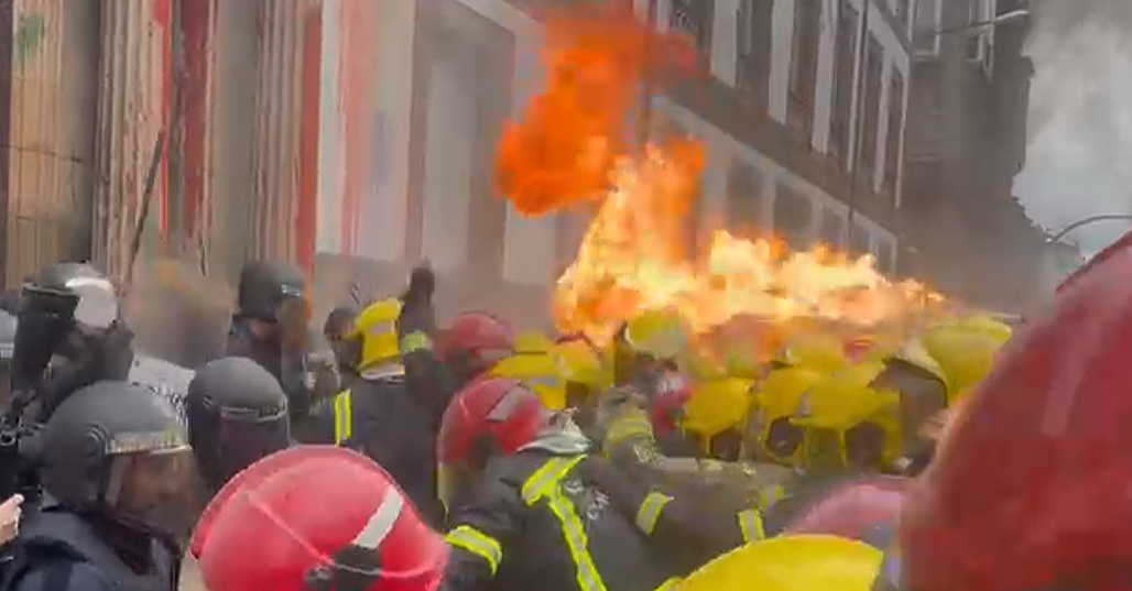 Protesta dels treballadors de parcs comarcals de bombers en una imatge dels manifestants