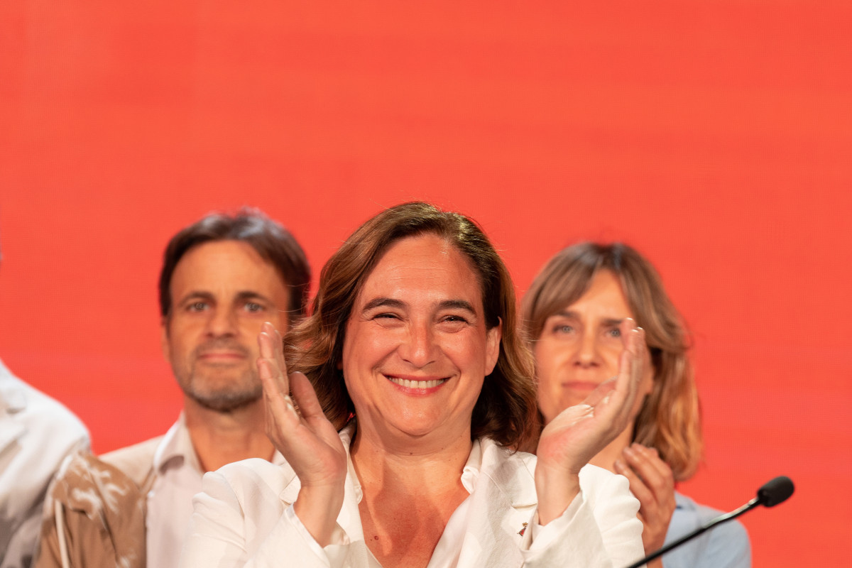 Arxiu - L'alcaldessa de Barcelona i candidata de BComú a la reelecció, Ada Colau, aplaudeix durant el seguiment de la jornada electoral a la seu de BComú, a 28 de maig de 2023, a Barcelona, Catalunya (Espanya)