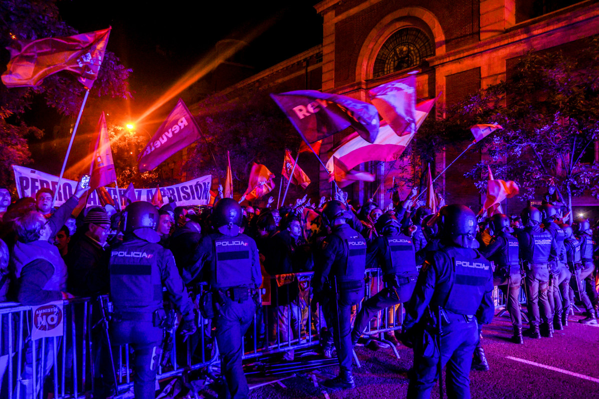 EuropaPress 5559314 policia carrega contra manifestants concentració contra amnistia front