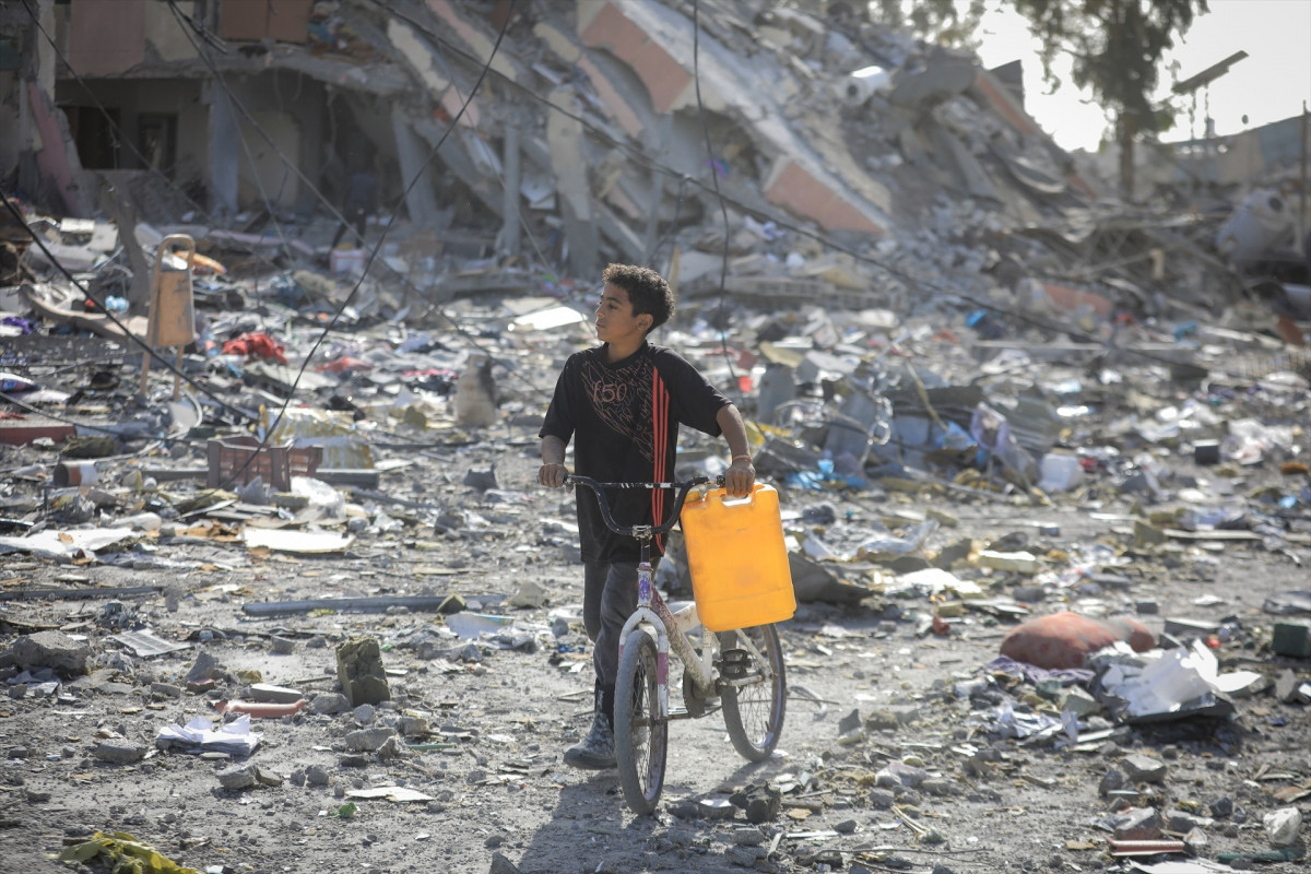 EuropaPress 5602186 26 novembre 2023 palestinian territoris gaza palestinian child holds jerry