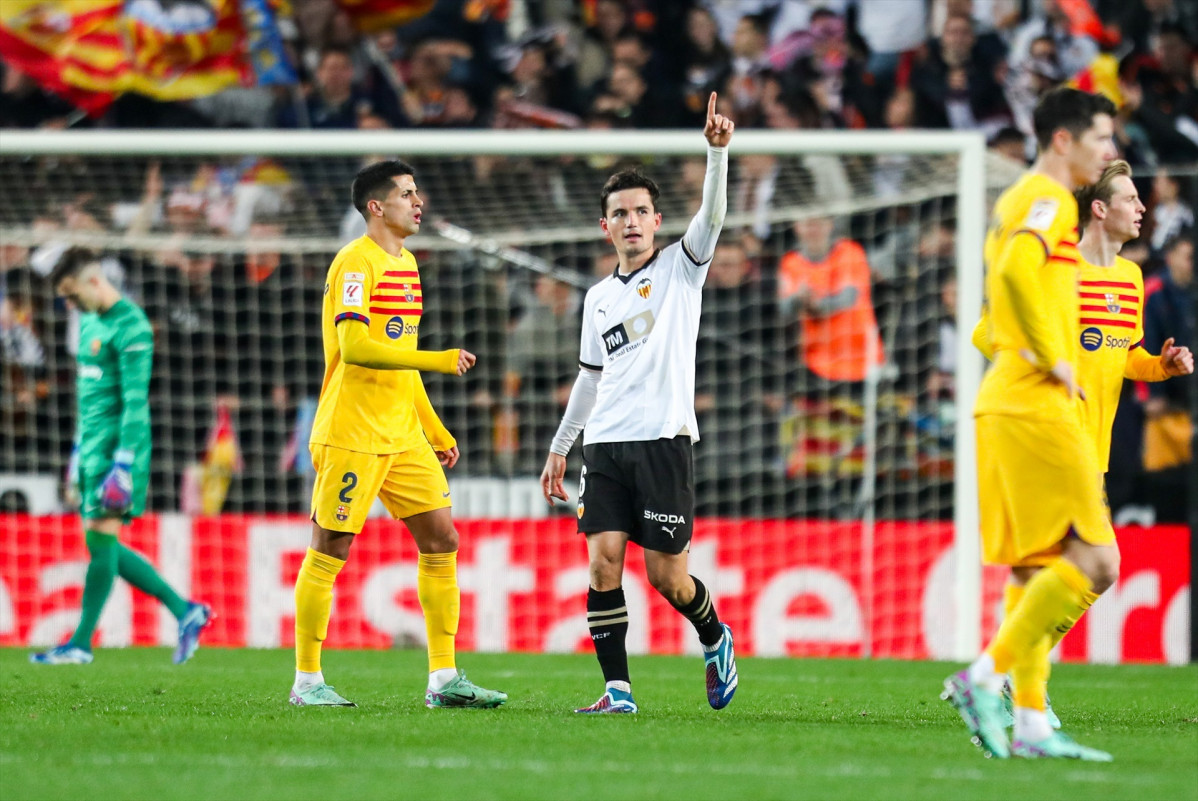 EuropaPress 5641437 hugo guillamon of valència celebrates goal with teammates during the