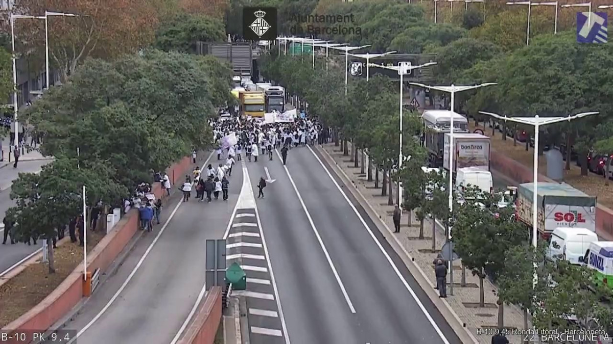 Manifestants tallen la Ronda Litoral