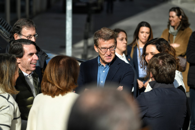 Arxiu - (I-D) Els expresidents del Govern, José María Aznar i Mariano Rajoy, el president del Partit Popular, Alberto Núñez Feijóo, i la presidenta de la Comunitat de Madrid, Isabel Díaz Ayuso, durant una manifestació convocada pel PP, a 28 de