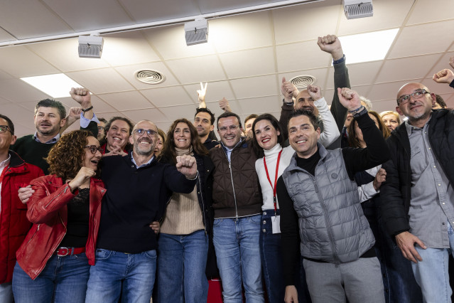 Arxiu - El secretari general del PSOE d'Extremadura, Miguel Ángel Gallardo, celebra la seva victòria a les primàries