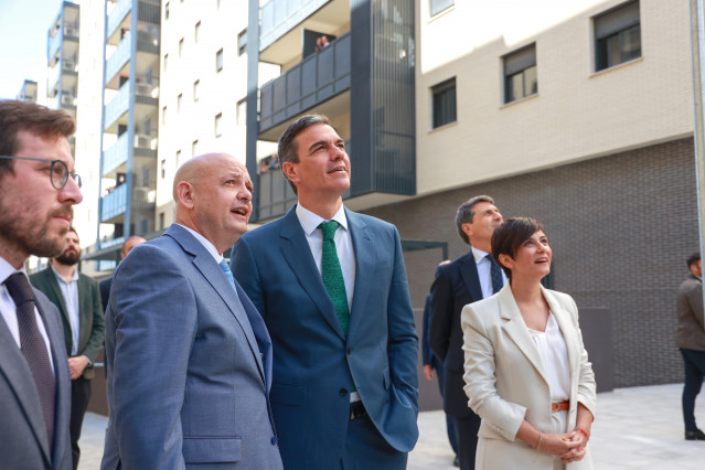 Arxiu - El president del Govern, Pedro Sánchez, visita la promoció d'habitatges socials Intercivitas II. A 8 d'abril de 2024, a Dos Hermanas, Sevilla (Andalusia, Espanya).