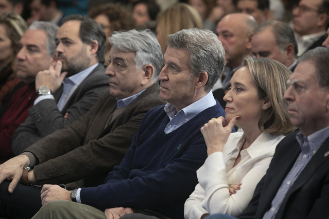 El president del PP basc, Javier de Andrés, amb altres dirigents del PP, durant la cloenda de l'acte de presentació de la 'Declaració d'Astúries'.