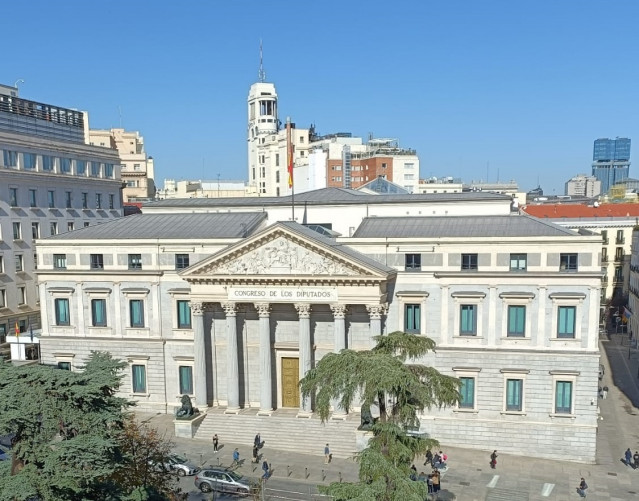 Arxiu - Façana principal de la seu del Congrés, amb la Porta dels Lleons