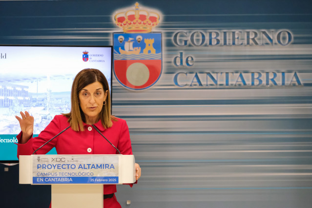 La presidenta de Cantabria, María José Sáenz de Buruaga, en rueda de prensa