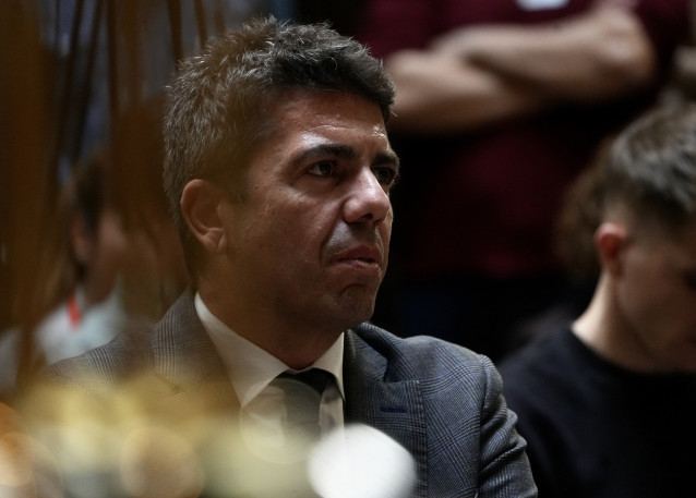 El president de la Generalitat, Carlos Mazón, antes de comparecer en el Patio Gótico, en el Palau de la Generalitat, a 11 de marzo de 2025, en Valencia, Comunidad Valenciana (España).