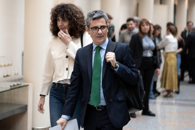 El ministro de Presidencia, Justicia y Relaciones con las Cortes, Félix Bolaños, a su llegada a una sesión de control en el Senado, a 11 de marzo de 2025, en Madrid (España).