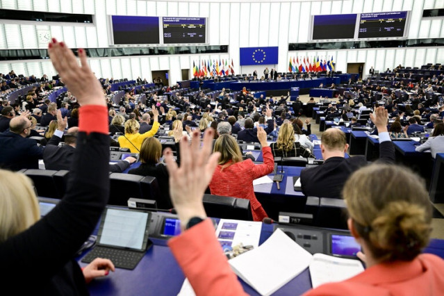 Votación en el Pleno de Estrasburgo.