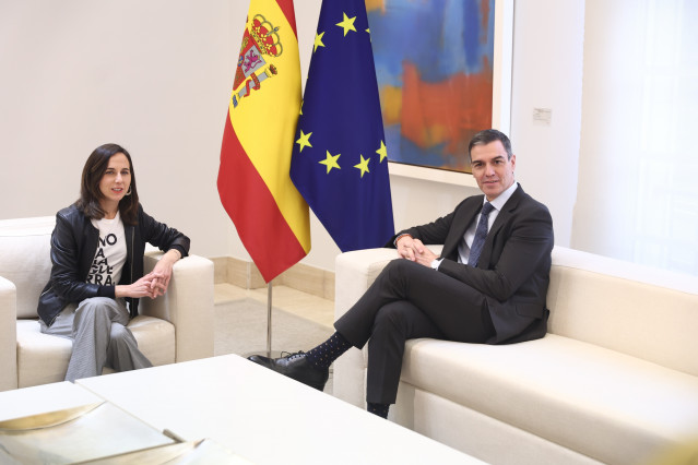 El presidente del Gobierno, Pedro Sánchez, recibe a la secretaria general de Podemos, Ione Belarra, en el Palacio de la Moncloa, a 13 de marzo de 2025, en Madrid (España).