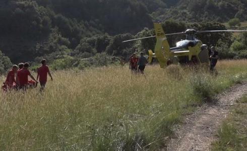 Els Bombers rescaten a l'espeleòleg accidentat en la cova d'En Cuberes